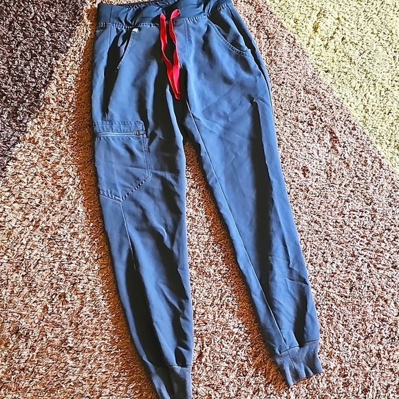 FIGS Technical Collection Scrub Pants Joggers Women’s Gray - Picture 1 of 12
